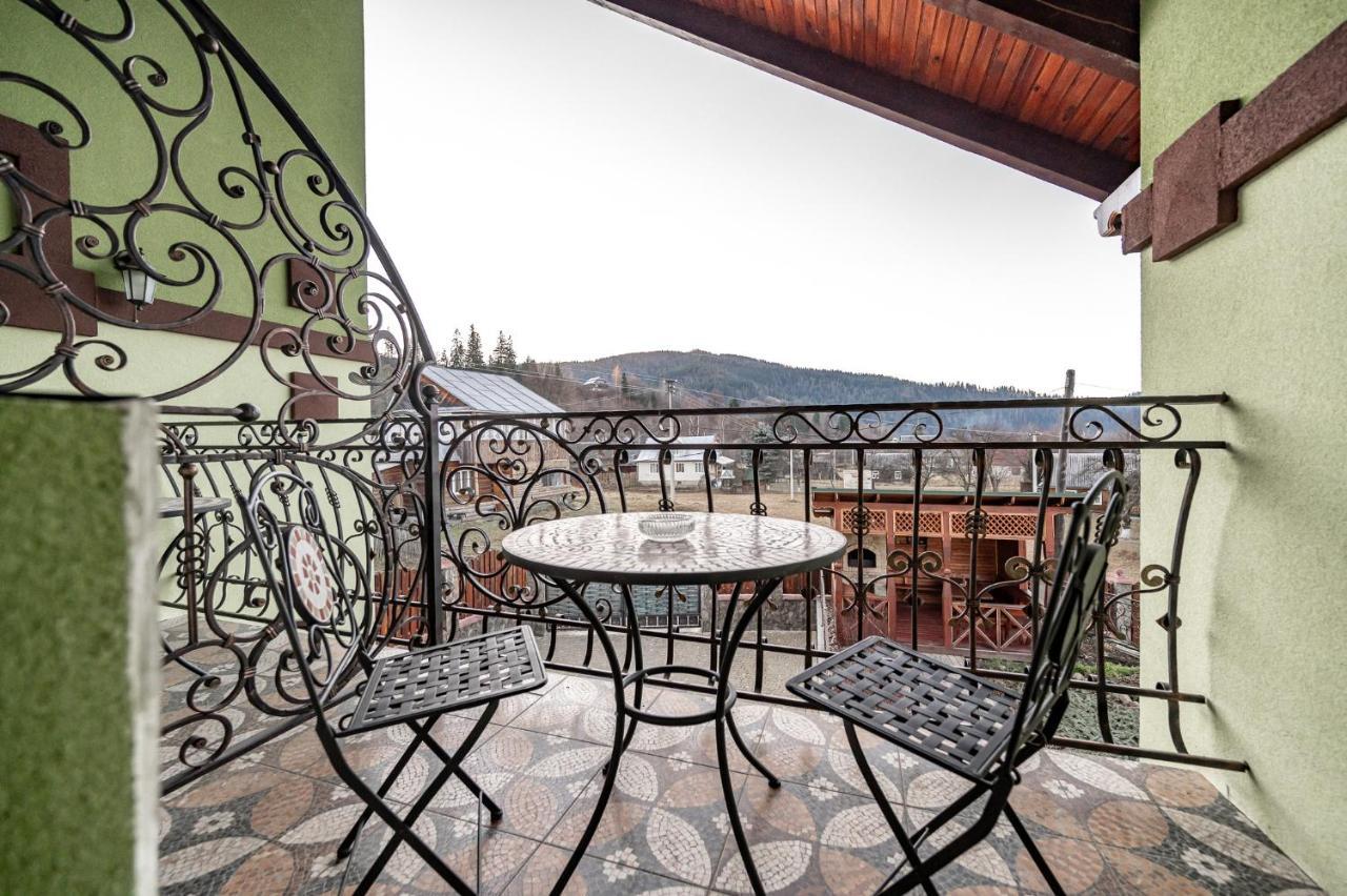 Emerald House Mykulychyn Exterior photo