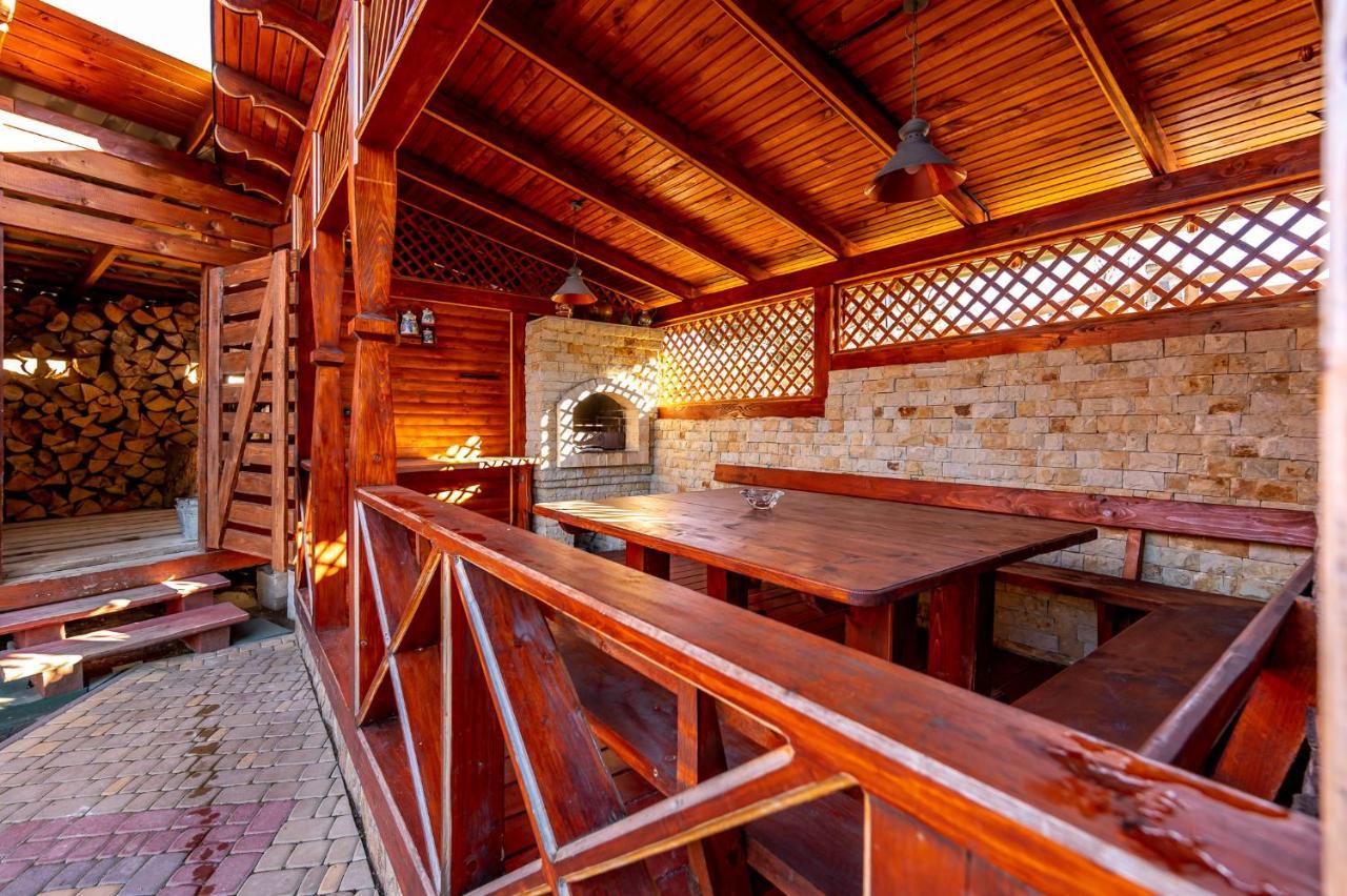 Emerald House Mykulychyn Exterior photo