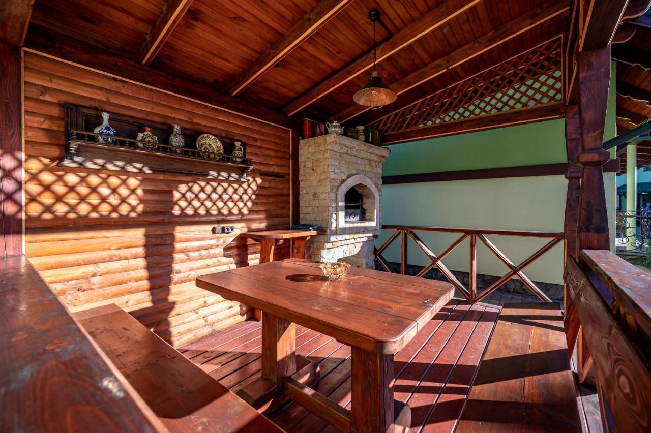 Emerald House Mykulychyn Exterior photo
