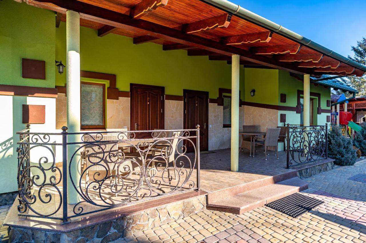 Emerald House Mykulychyn Exterior photo