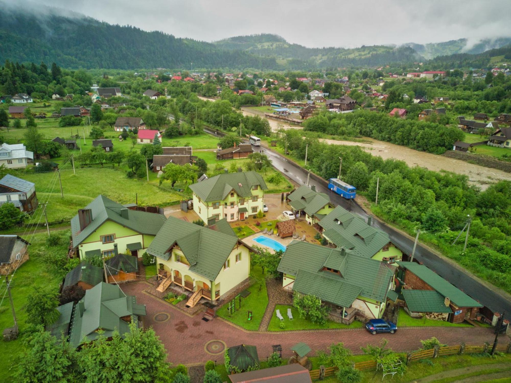Emerald House Mykulychyn Exterior photo
