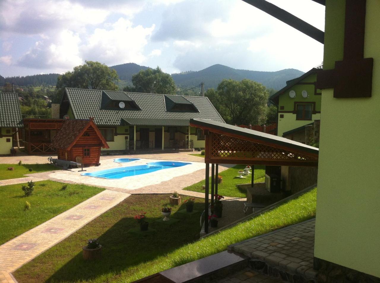 Emerald House Mykulychyn Exterior photo