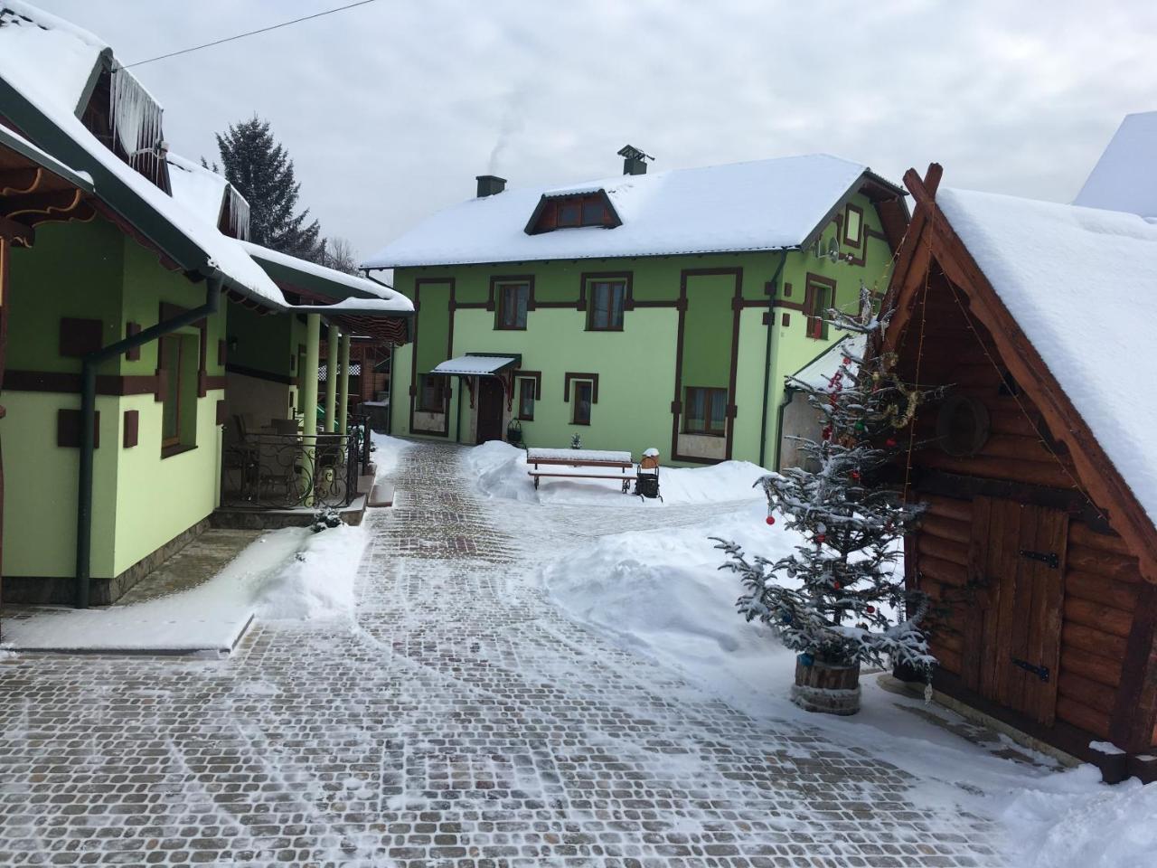 Emerald House Mykulychyn Exterior photo